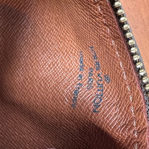 Auth Louis Vuitton Monogram Papillon
Pouch - Picture 5 of 16